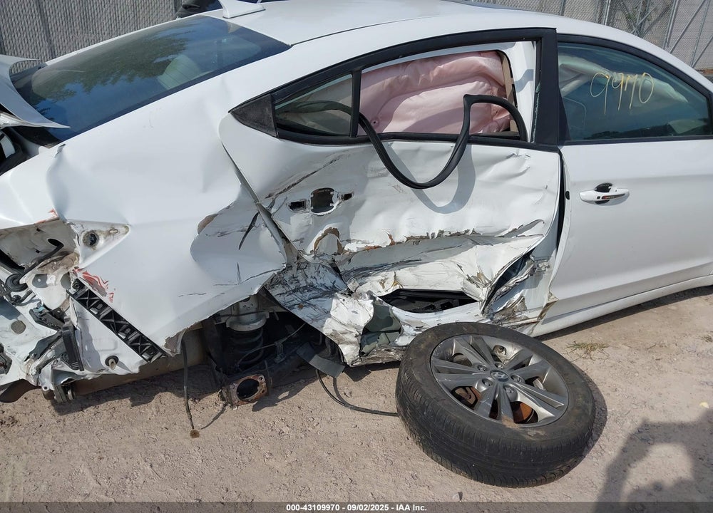 2018 HYUNDAI ELANTRA VIN: 5NPD84LF8JH267862