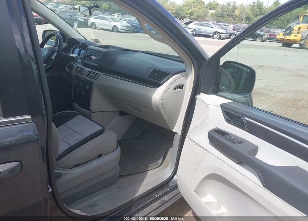 2012 VOLKSWAGEN ROUTAN VIN: 2C4RVAAG0CR390943