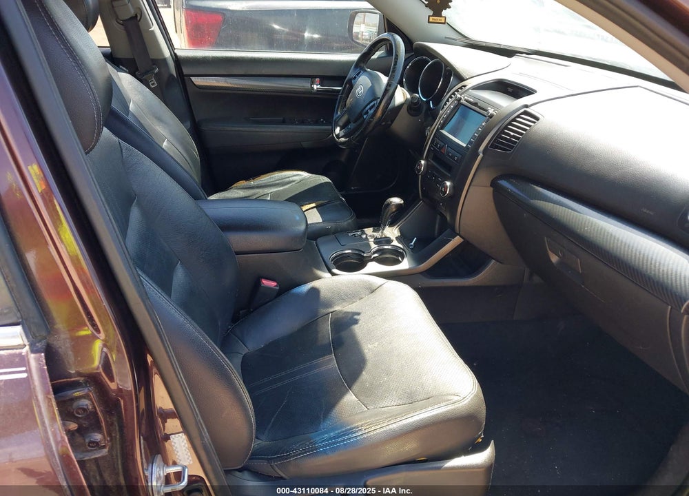 2011 KIA SORENTO VIN: 5XYKWDA27BG120602