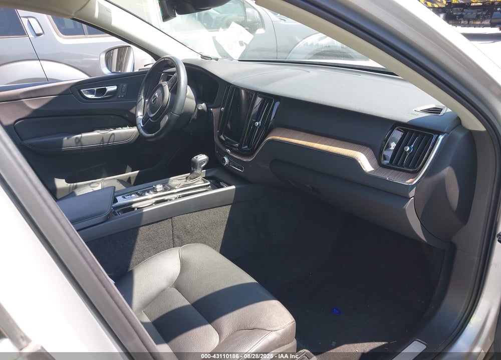 2021 VOLVO XC60 T5 MOMENTUM VIN: YV4102RK7M1864450