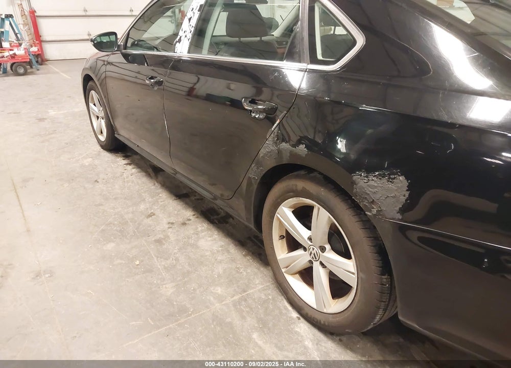 2012 VOLKSWAGEN PASSAT VIN: 1VWBH7A30CC051422