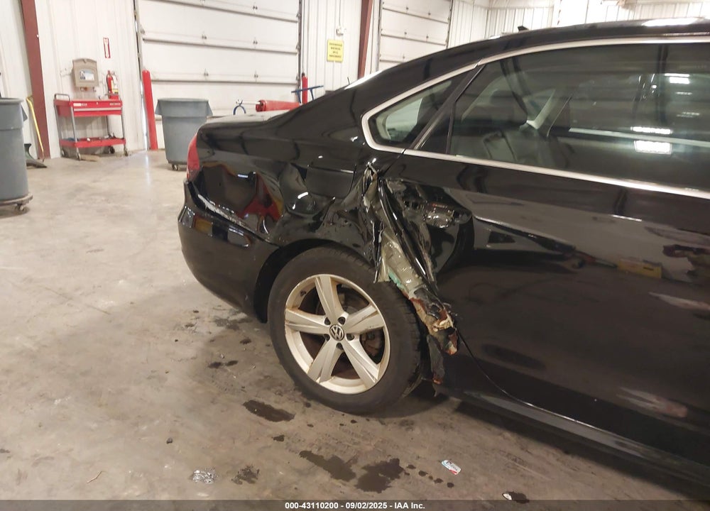 2012 VOLKSWAGEN PASSAT VIN: 1VWBH7A30CC051422