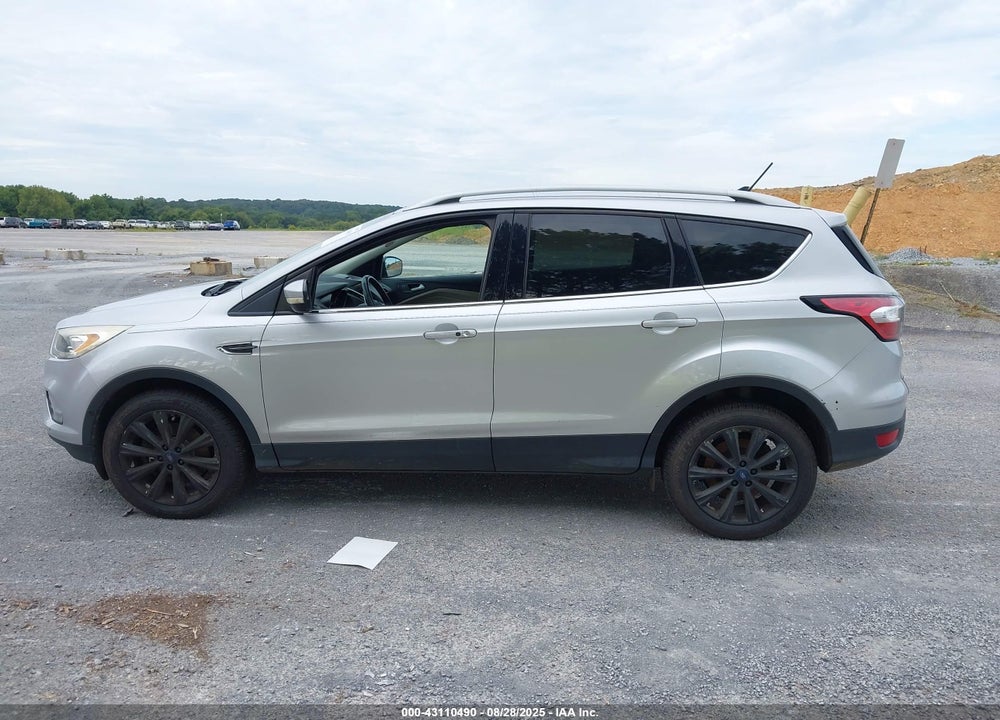 2018 FORD ESCAPE VIN: 1FMCU9J92JUA65327