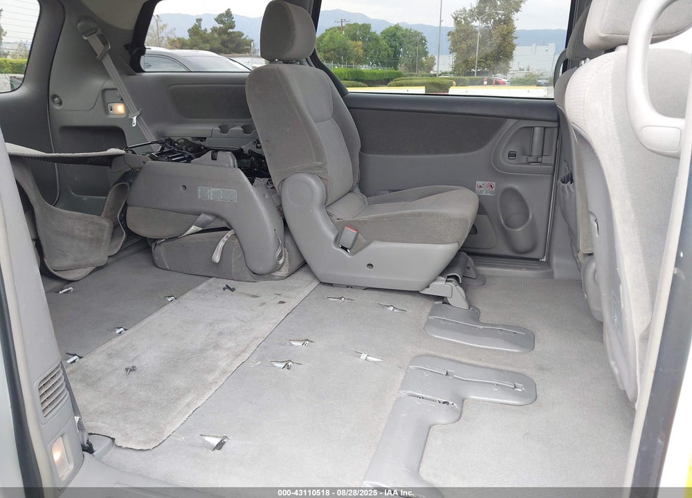 2004 TOYOTA SIENNA LE VIN: 5TDZA23C04S108210