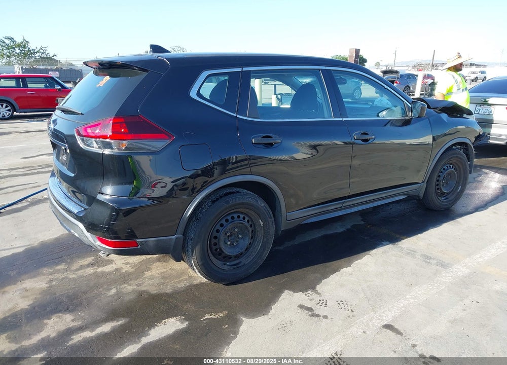 2018 NISSAN ROGUE VIN: KNMAT2MT6JP603328