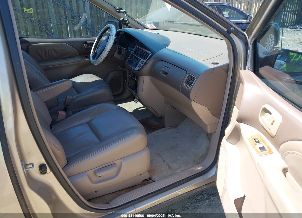 2000 TOYOTA SIENNA XLE VIN: 4T3ZF13C1YU313602
