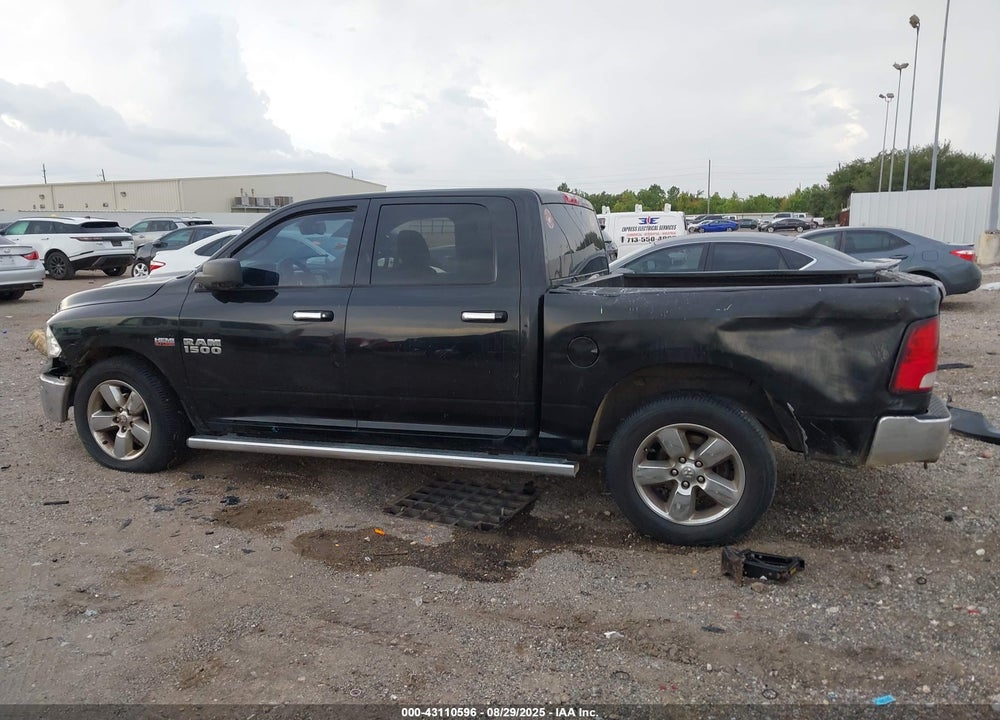 2017 RAM 1500 VIN: 3C6RR6LT0HG738255