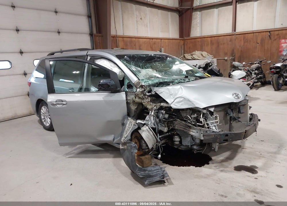 2016 TOYOTA SIENNA XLE 8 PASSENGER VIN: 5TDYK3DC8GS752250