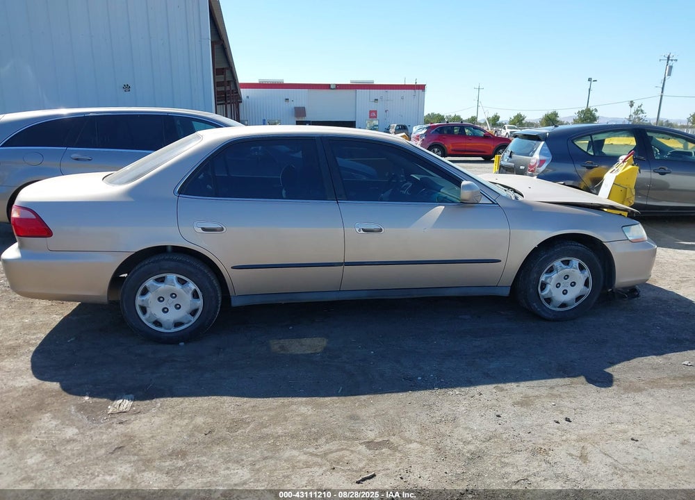 2000 HONDA ACCORD 2.3 LX VIN: 3HGCG6657YG707491