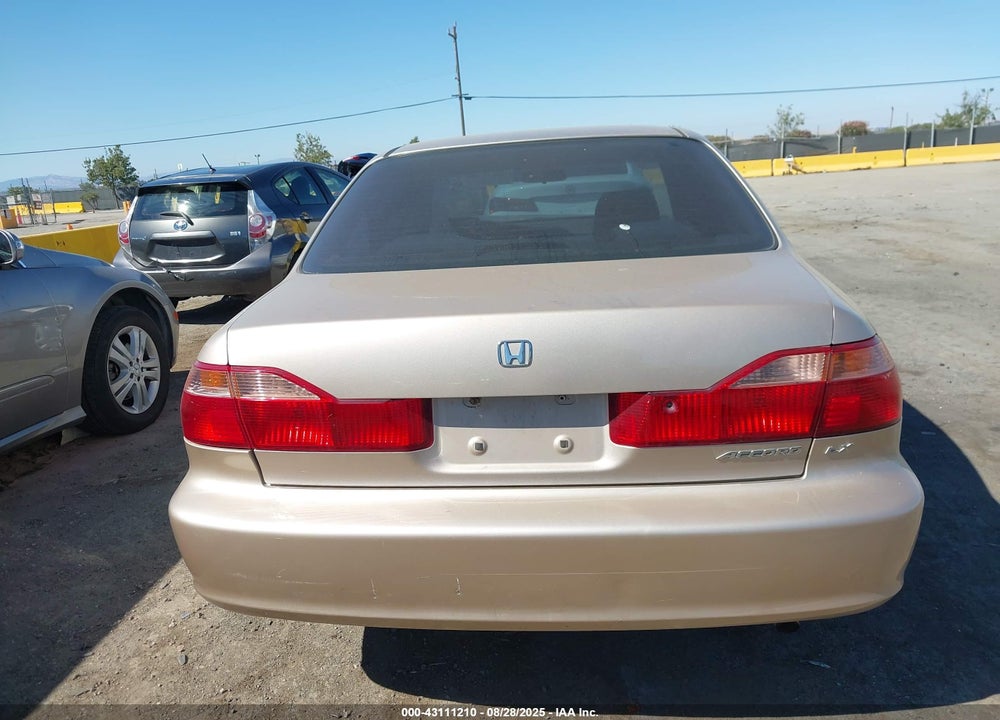 2000 HONDA ACCORD 2.3 LX VIN: 3HGCG6657YG707491