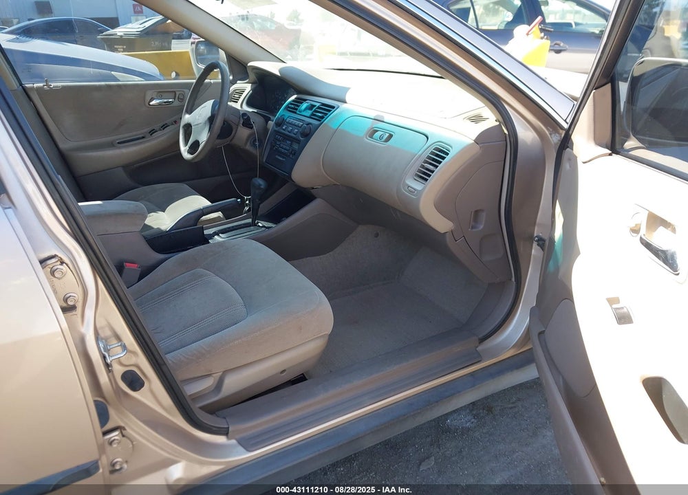 2000 HONDA ACCORD 2.3 LX VIN: 3HGCG6657YG707491