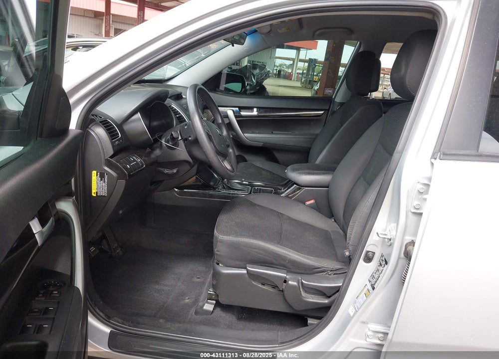 2015 KIA SORENTO VIN: 5XYKTCA62FG552994