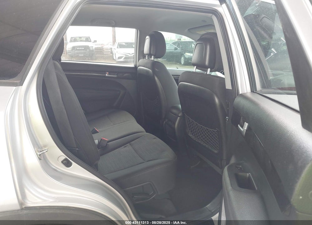2015 KIA SORENTO VIN: 5XYKTCA62FG552994