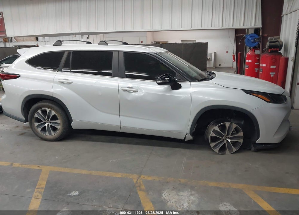 2023 TOYOTA HIGHLANDER XLE VIN: 5TDKDRAH6PS003112