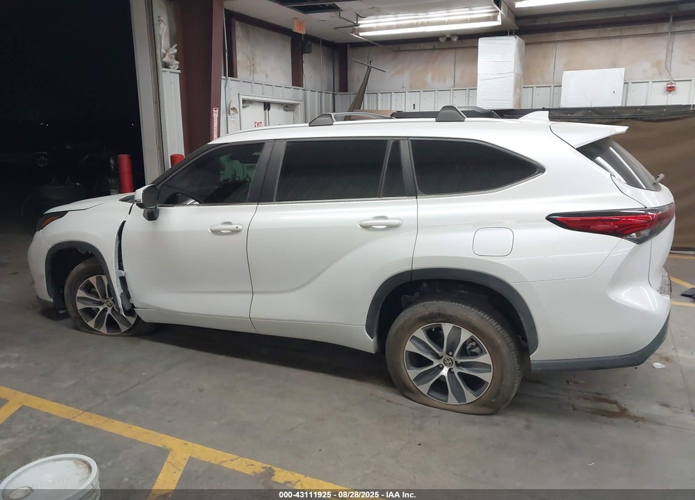 2023 TOYOTA HIGHLANDER XLE VIN: 5TDKDRAH6PS003112