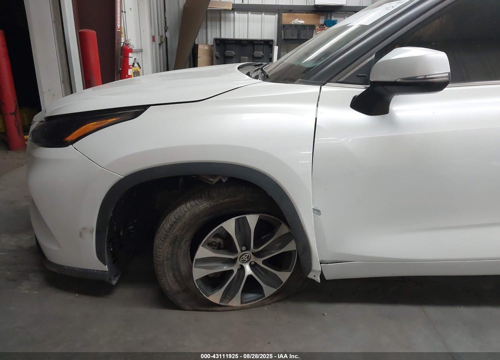 2023 TOYOTA HIGHLANDER XLE VIN: 5TDKDRAH6PS003112