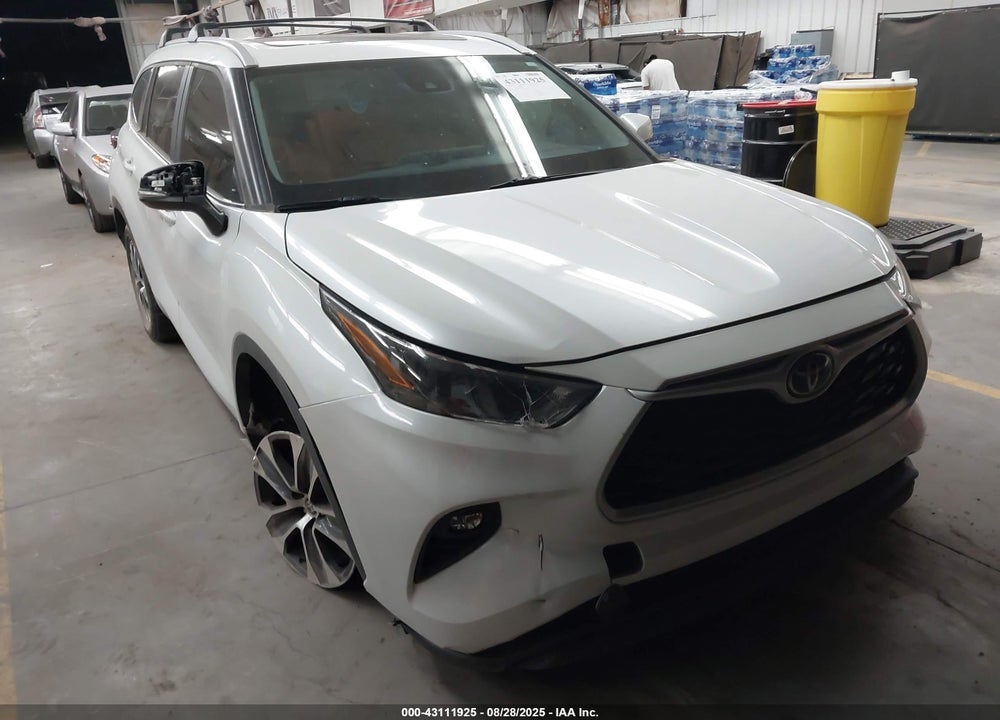 2023 TOYOTA HIGHLANDER XLE VIN: 5TDKDRAH6PS003112
