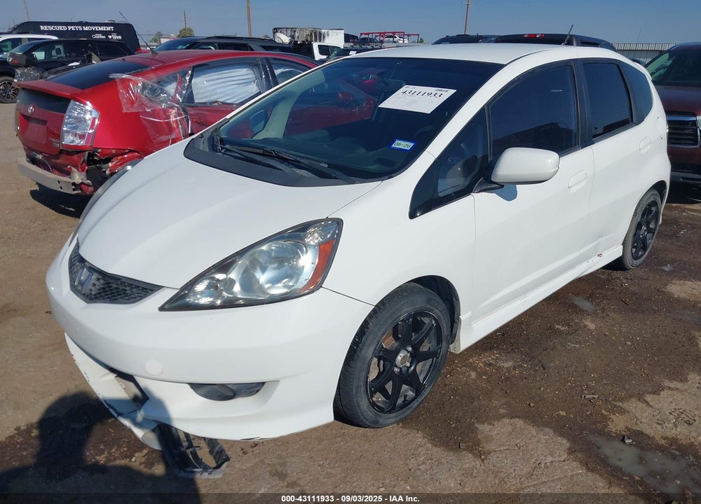 2011 HONDA FIT VIN: JHMGE8H53BC026011