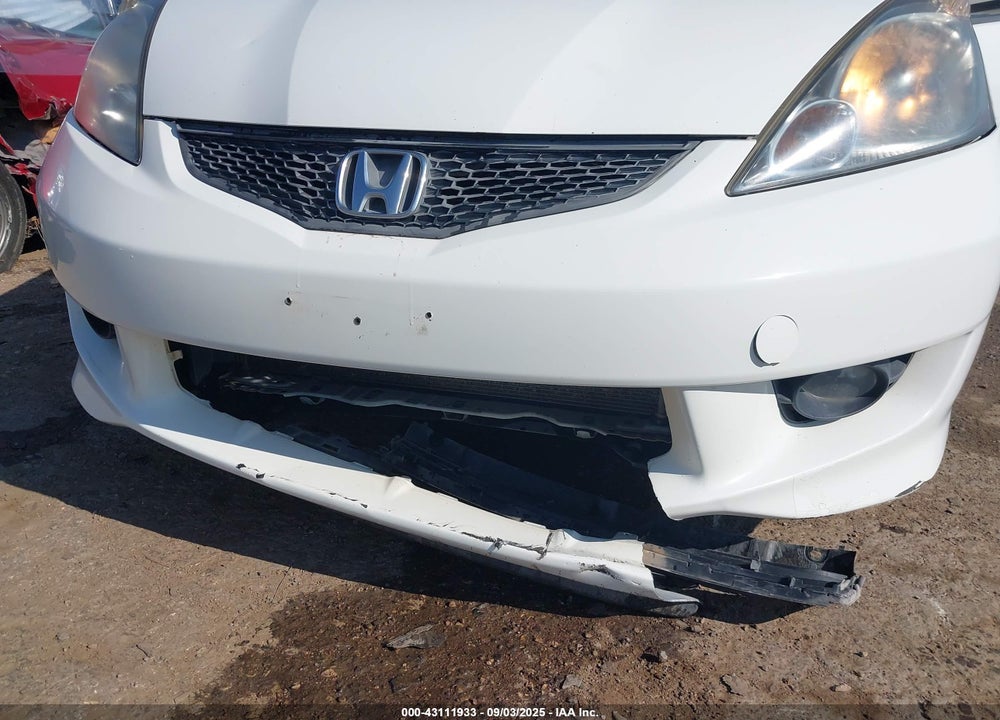 2011 HONDA FIT VIN: JHMGE8H53BC026011