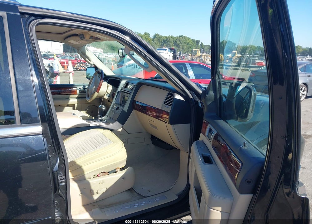 2005 LINCOLN NAVIGATOR VIN: 5LMFU28515LJ24979