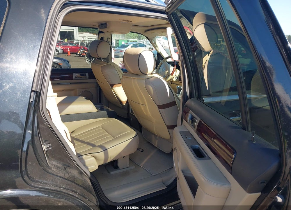 2005 LINCOLN NAVIGATOR VIN: 5LMFU28515LJ24979