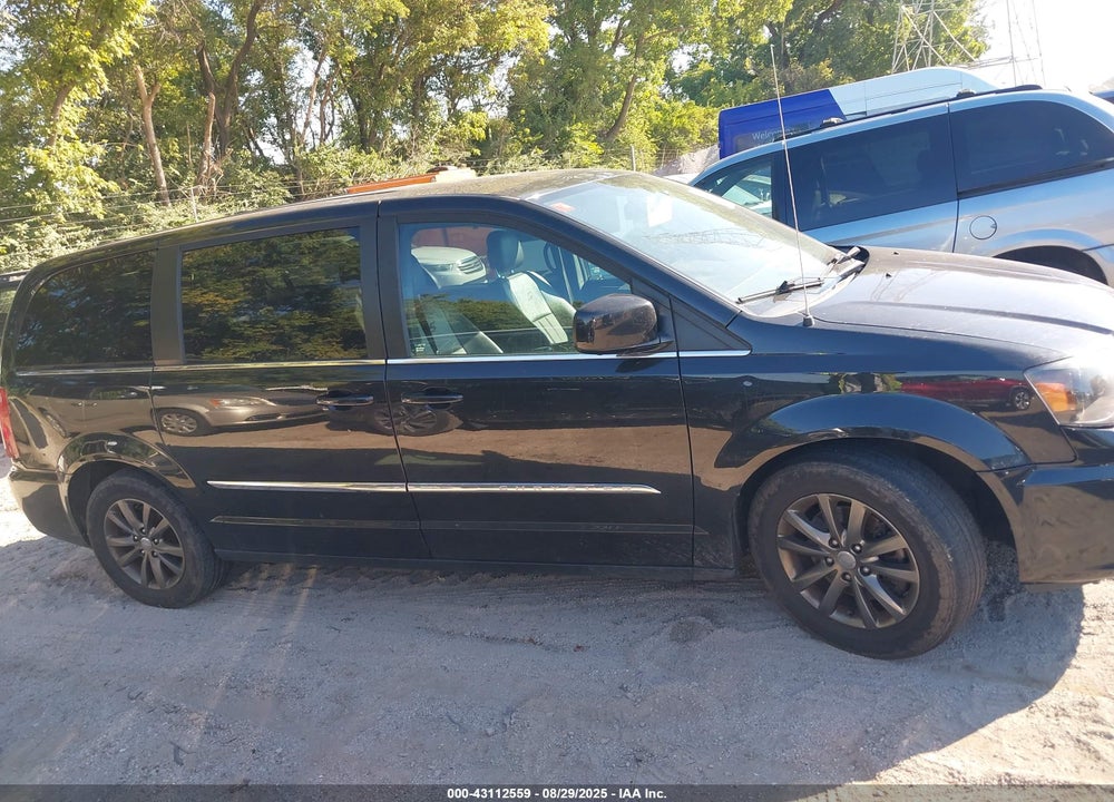 2015 CHRYSLER TOWN & COUNTRY VIN: 2C4RC1HG6FR571657