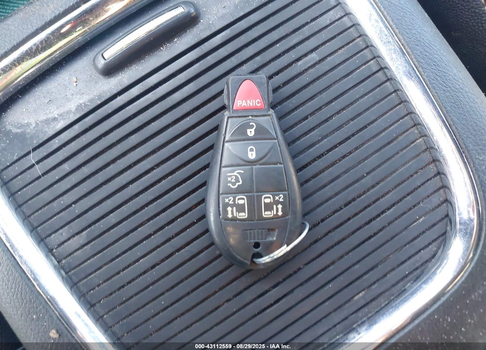 2015 CHRYSLER TOWN & COUNTRY VIN: 2C4RC1HG6FR571657