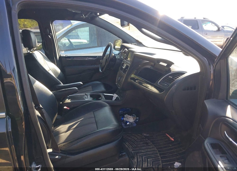 2015 CHRYSLER TOWN & COUNTRY VIN: 2C4RC1HG6FR571657