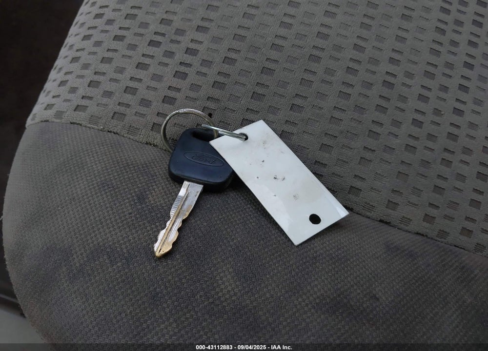 2005 FORD FOCUS ZX4 VIN: 1FAFP34N05W246229
