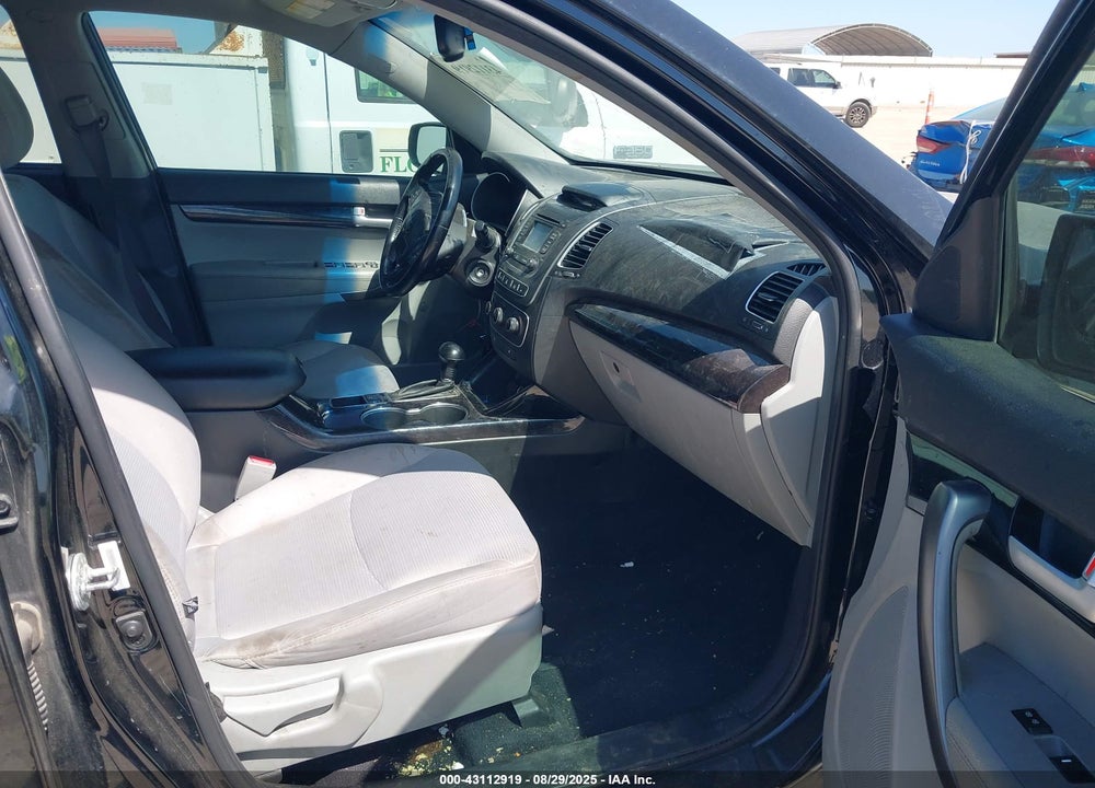 2015 KIA SORENTO VIN: 5XYKT4A6XFG581889