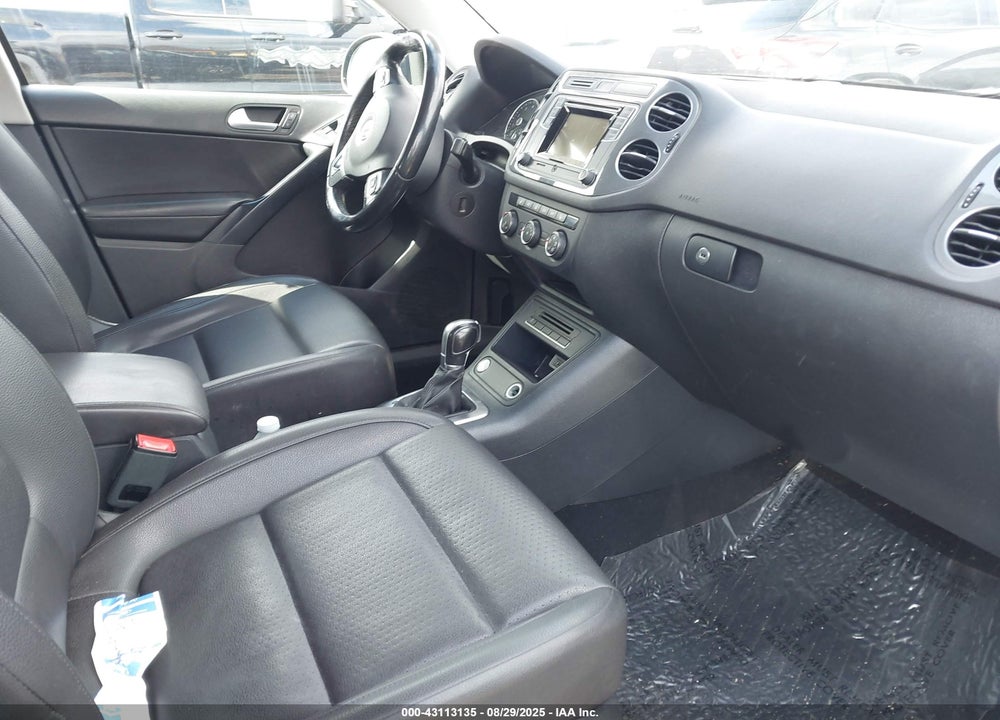 2016 VOLKSWAGEN TIGUAN S VIN: WVGBV7AX5GW532913