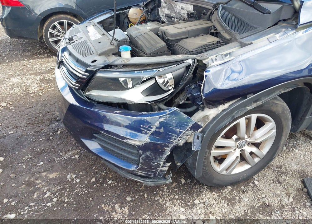 2016 VOLKSWAGEN TIGUAN S VIN: WVGBV7AX5GW532913