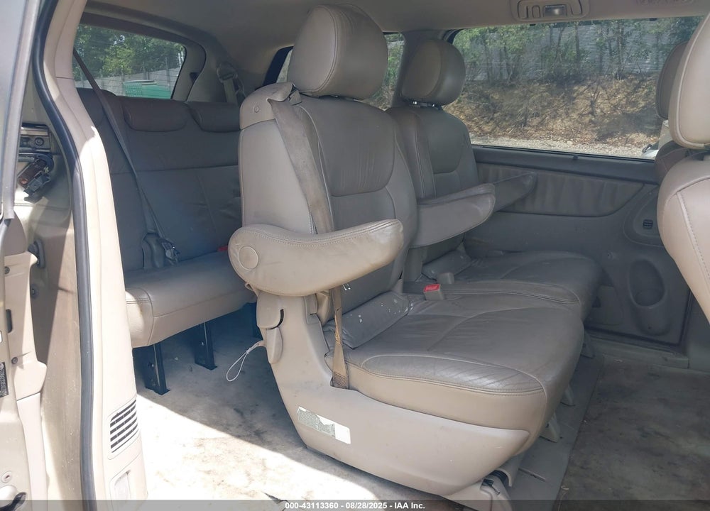 2005 TOYOTA SIENNA XLE VIN: 5TDBA22C85S039884