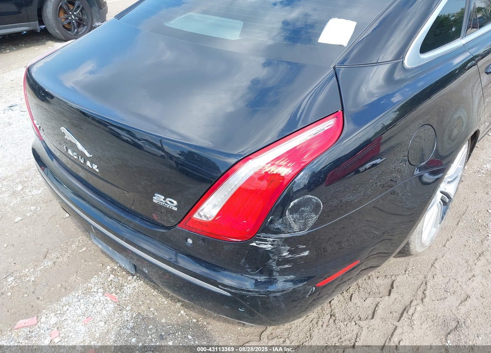 2013 JAGUAR XJ SERIES VIN: SAJWJ2GD8D8V47764