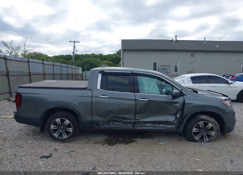 2017 HONDA RIDGELINE VIN: 5FPYK3F78HB033853