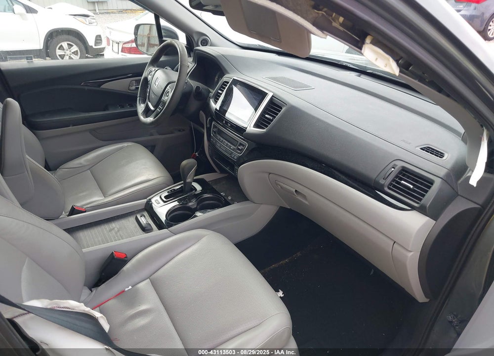 2017 HONDA RIDGELINE VIN: 5FPYK3F78HB033853