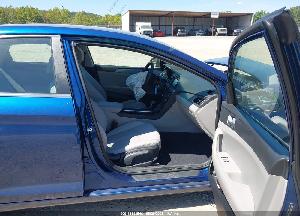 2016 HYUNDAI SONATA VIN: 5NPE24AF4GH330456