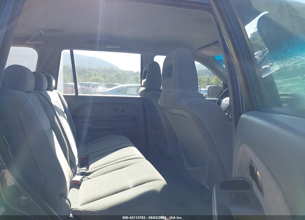 2004 HONDA PILOT LX VIN: 2HKYF18174H613357
