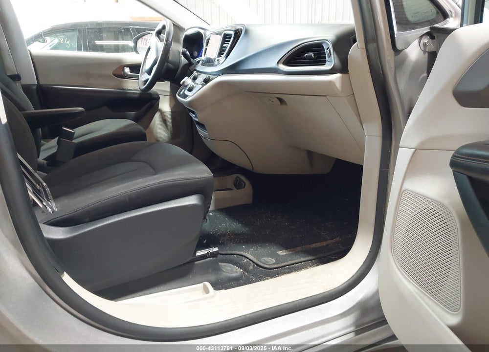 2017 CHRYSLER PACIFICA VIN: 2C4RC1DG7HR578187