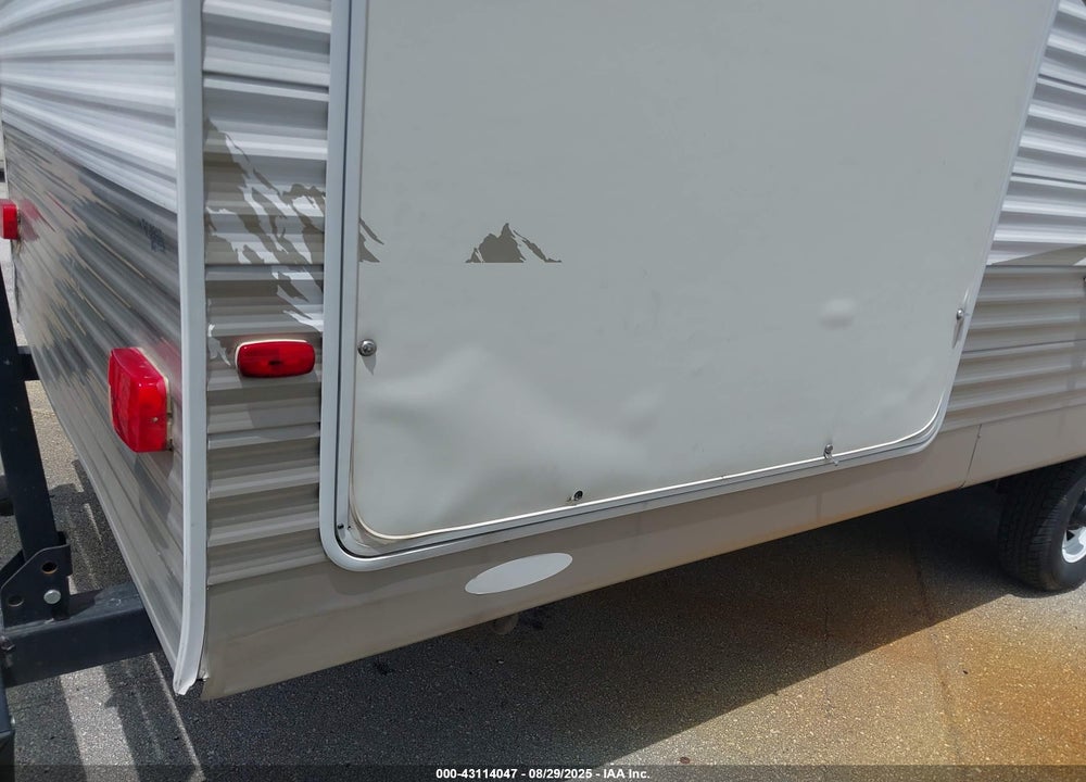 2011 FOREST RIVER CHEROKEE VIN: 4X4TCKE2XBX111962