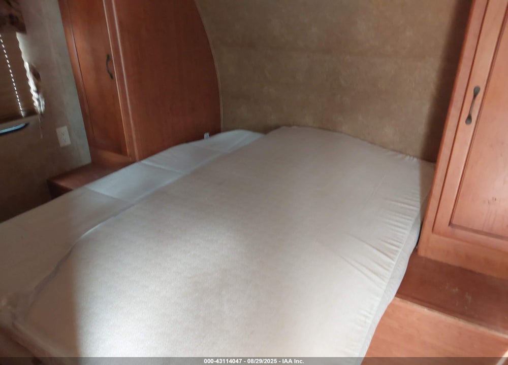 2011 FOREST RIVER CHEROKEE VIN: 4X4TCKE2XBX111962