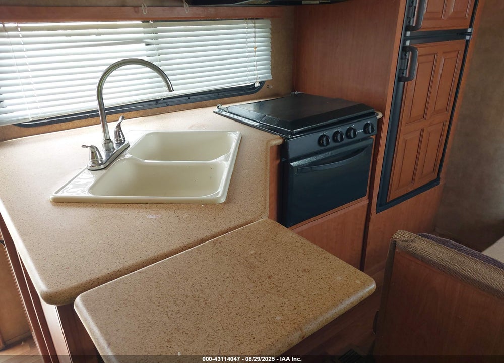 2011 FOREST RIVER CHEROKEE VIN: 4X4TCKE2XBX111962