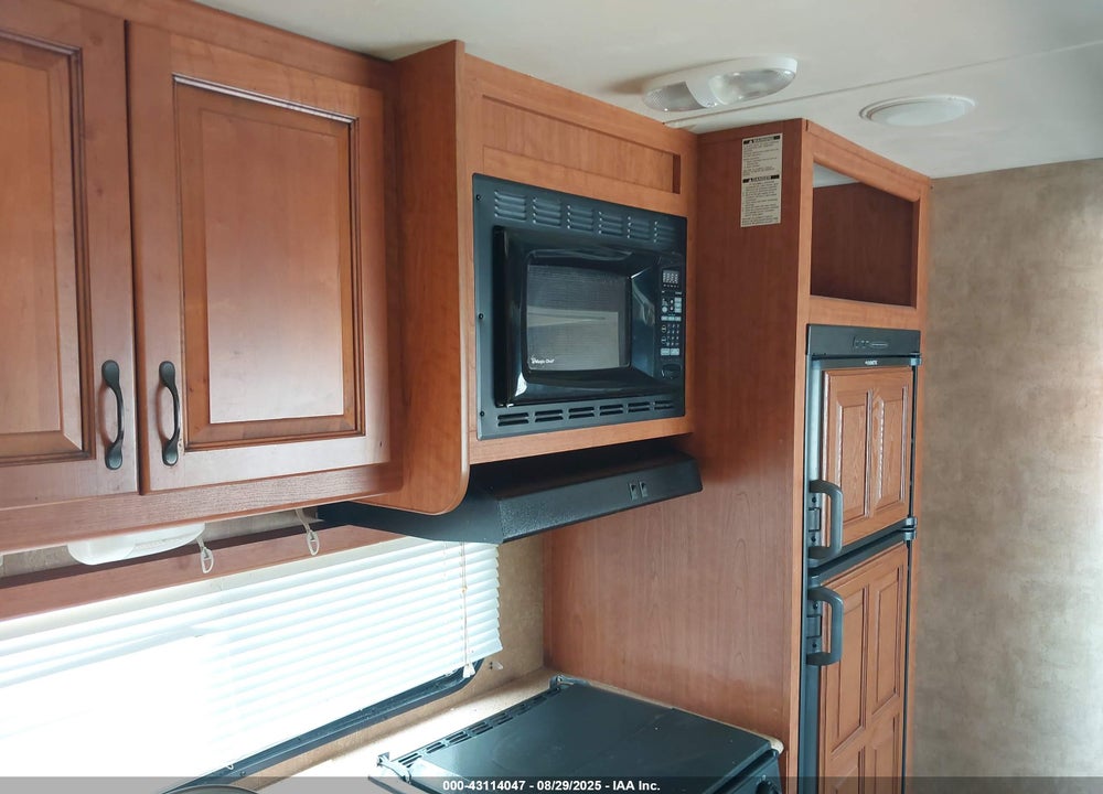 2011 FOREST RIVER CHEROKEE VIN: 4X4TCKE2XBX111962