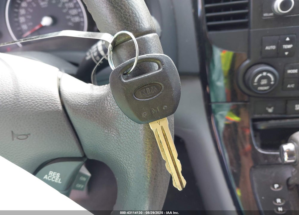 2011 KIA SEDONA EX VIN: KNDMH4C78B6382904