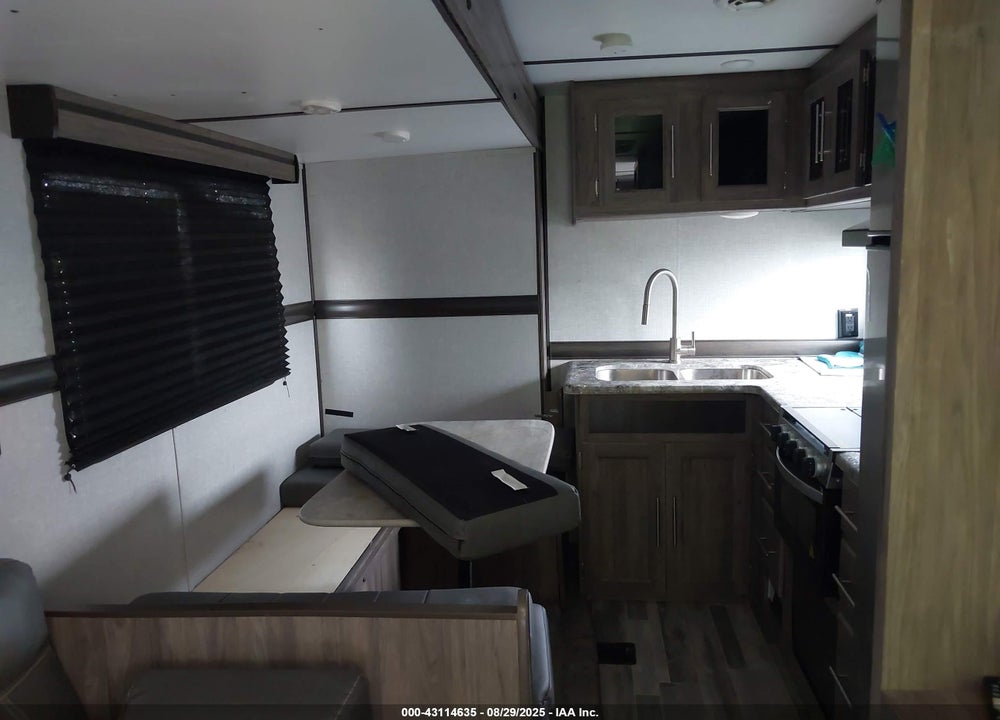 2022 ZINGER --- VIN: 4YDTZRN23NS370269