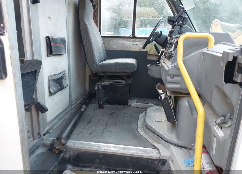 2013 ISUZU COMMERCIAL VAN VIN: JALB4T170D7W00815