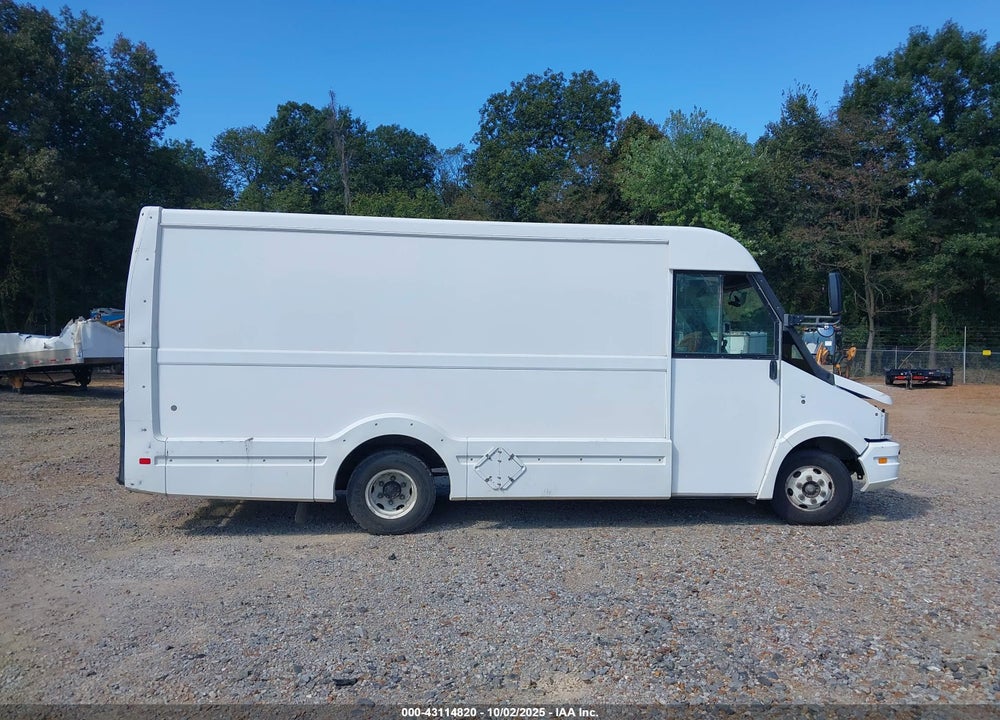 2013 ISUZU COMMERCIAL VAN VIN: JALB4T170D7W00815