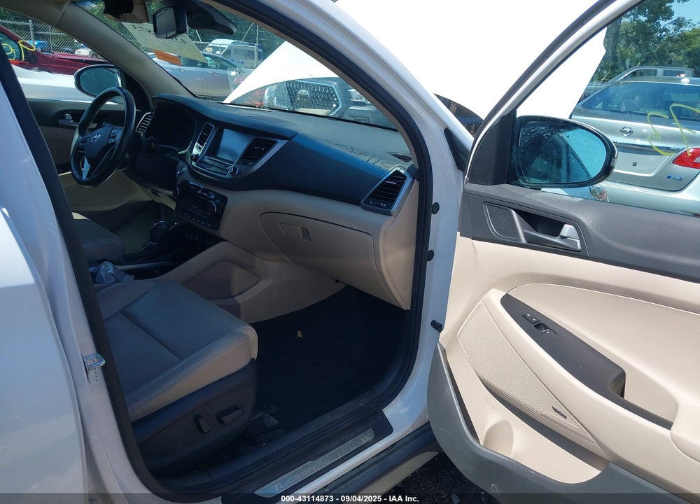 2017 HYUNDAI TUCSON VIN: KM8J3CA25HU375380