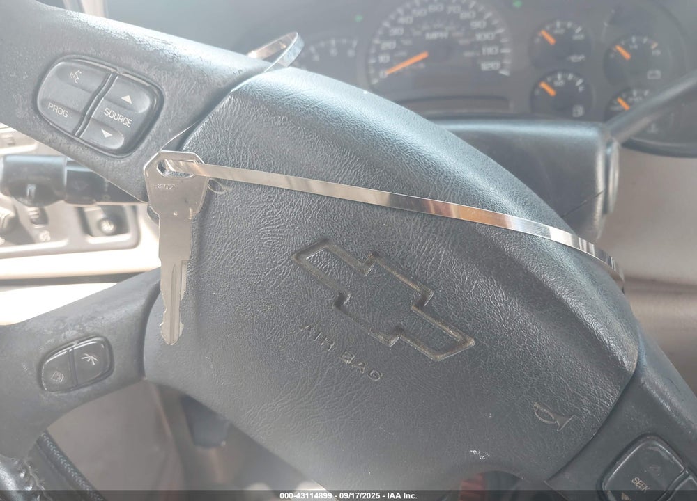2004 CHEVROLET SUBURBAN 1500 LT VIN: 3GNEC16Z44G158763