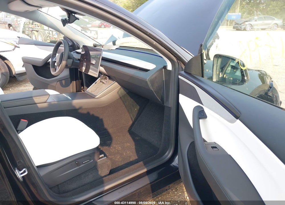 2026 TESLA MODEL Y LONG RANGE DUAL MOTOR ALL-WHEEL DRIVE/LONG RANGE LAUNCH SERIES VIN: 7SAYGDEEXTF372318